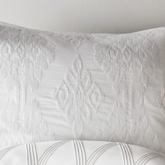 2 King Size Williams Sonoma Ikat Embroidered Shams WhiteNEW